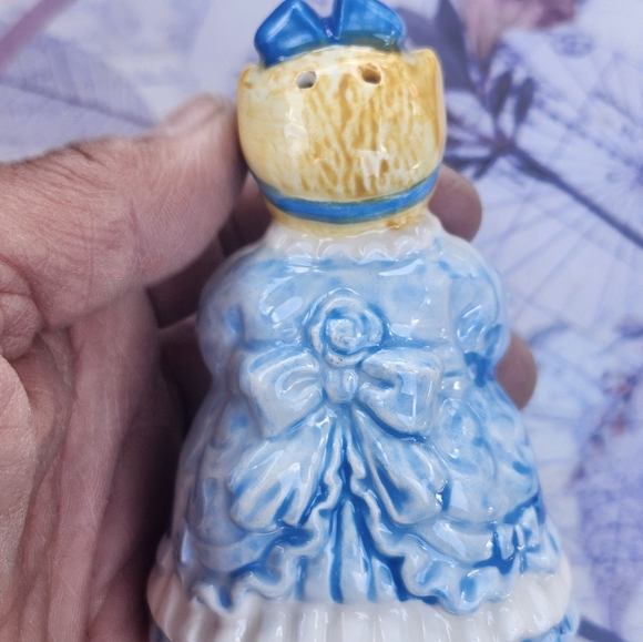 Vintage Cat Figurines in Blue Dress Salt And Pepper Shakers - Picture 2 of 5